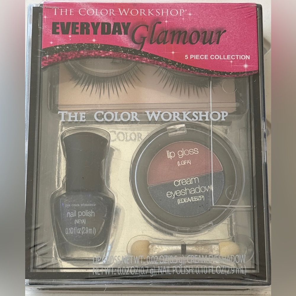 Everyday Glamour Makeup Set - Eyelashes, lip gloss, eye shadow, nail polish